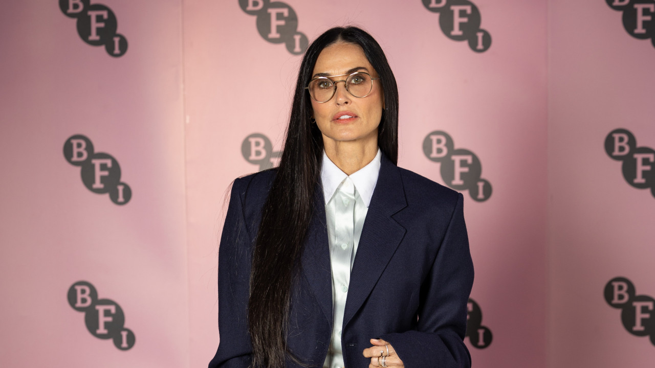 Demi Moore apoia filha Scout Willis em atuação ao vivo em Nova York