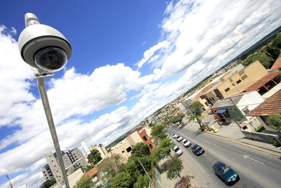 É pra acabar, antes do término da instalação câmaras de monitoramento são furtadas