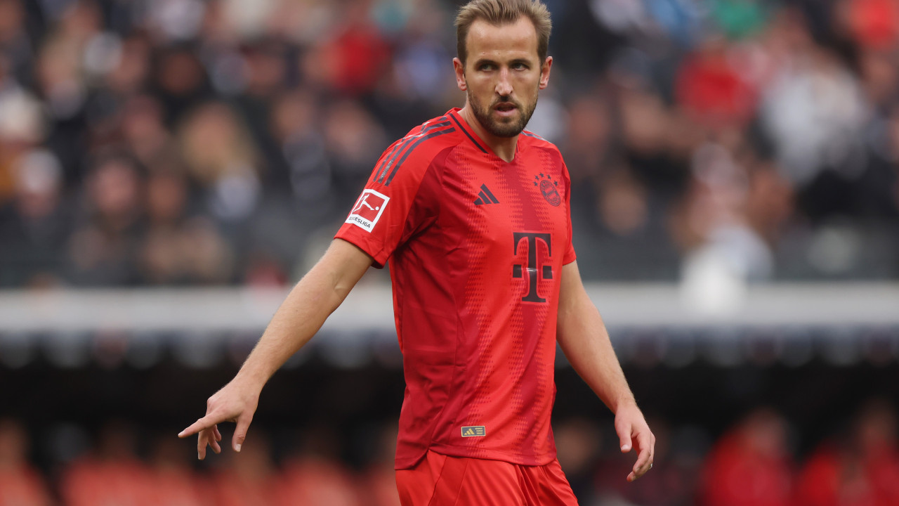 Com hat-trick de Harry Kane, Bayern supera retranca do Augsburg e dispara no Alemão