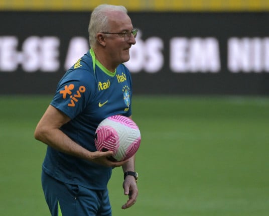 Dorival fala em preocupação com número de estrangeiros no futebol brasileiro