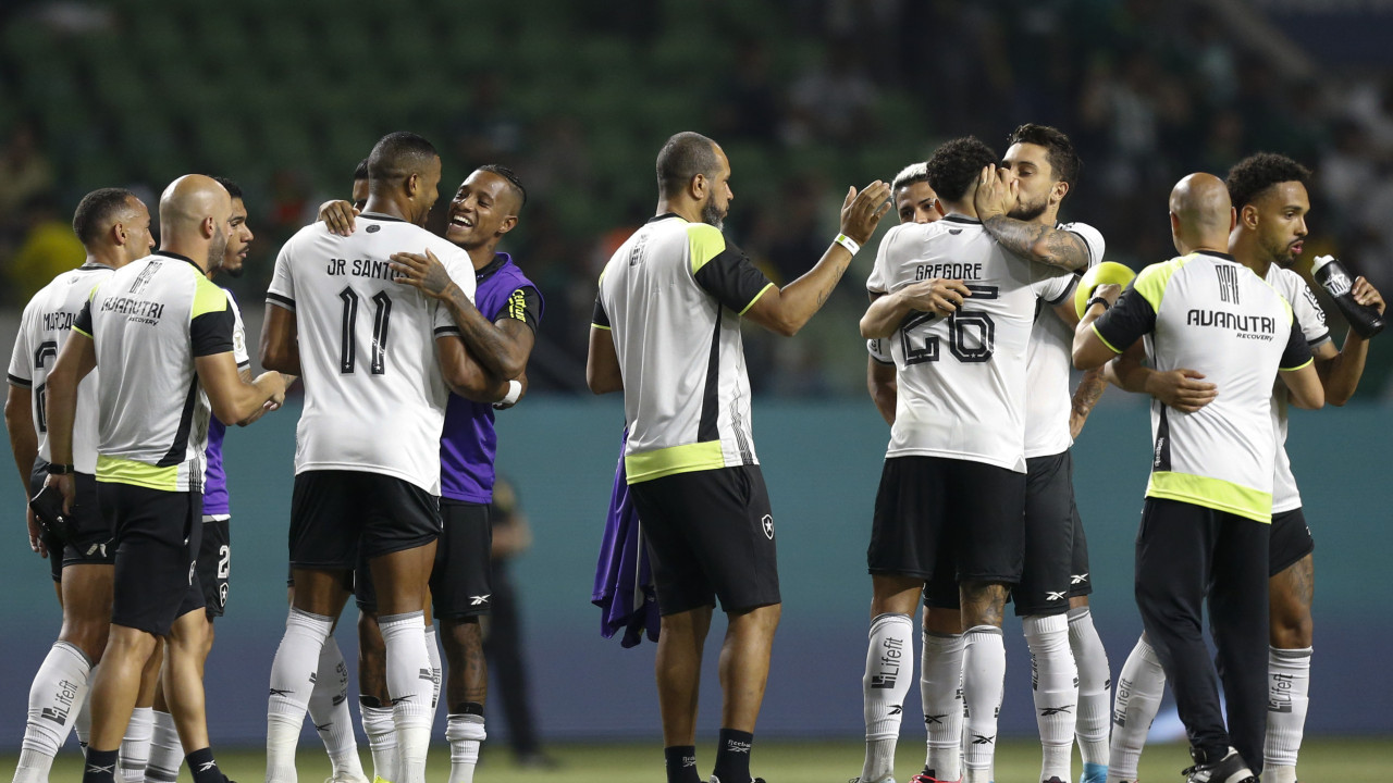 Psicólogo do Botafogo rebate críticas ao estado emocional do elenco: 'Para com essa palhaçada'