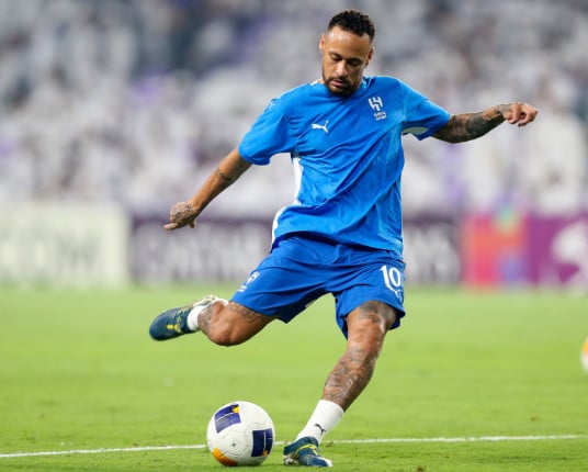 Al-Hilal vai inscrever Neymar no Campeonato Saudita, em meio a rumores de saída, afirma jornal