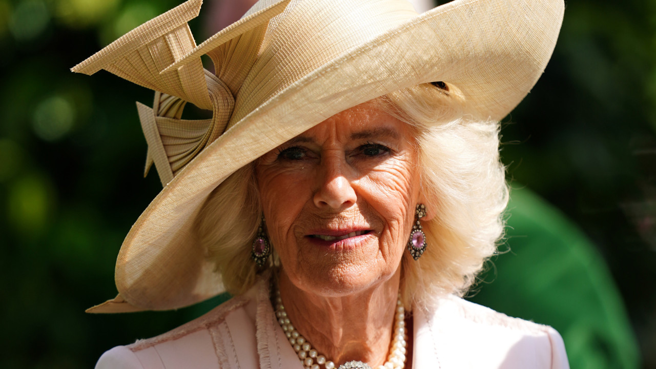 Rainha Camilla revela diagnóstico de pneumonia durante visita ao Catar