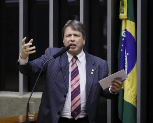 Imunidade parlamentar para "quaisquer palavras em qualquer lugar"