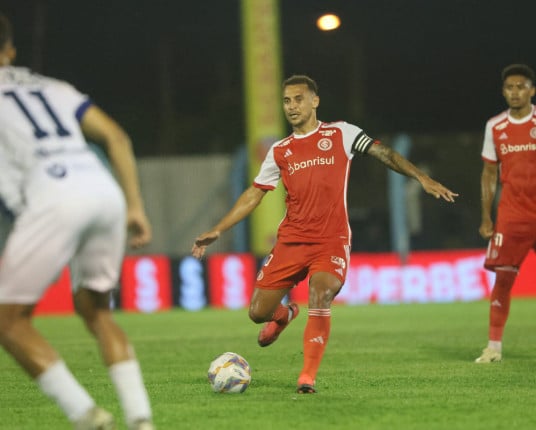 Com gol de estreante, Inter vence São José por 2 a 0 no apagar das luzes