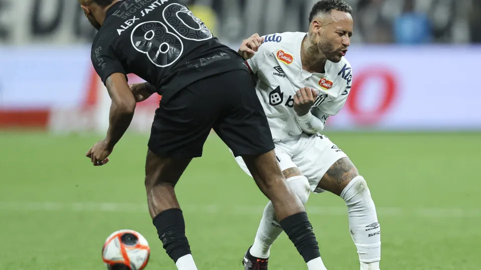 Neymar elogia torcida do Corinthians após derrota e critica bola do Paulistão: 'Muito ruim'