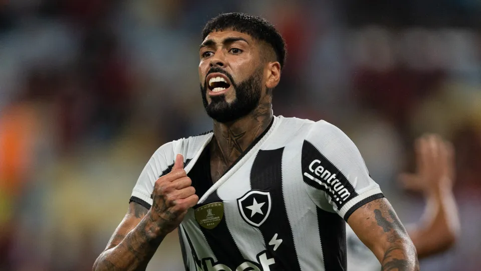 Zagueiro do Botafogo perde dente após briga em clássico contra Flamengo