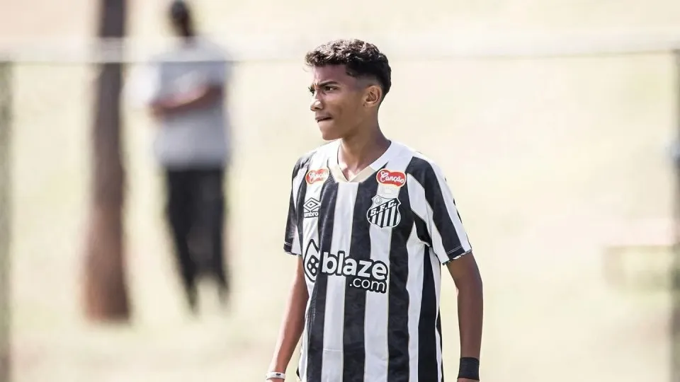 Filho de Robinho é relacionado pela 1ª vez e pode estrear no Santos