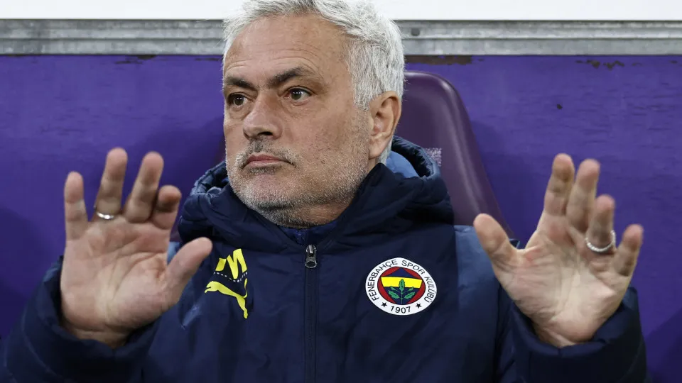 José Mourinho supera susto na Bélgica e avança com Fenerbahçe às oitavas