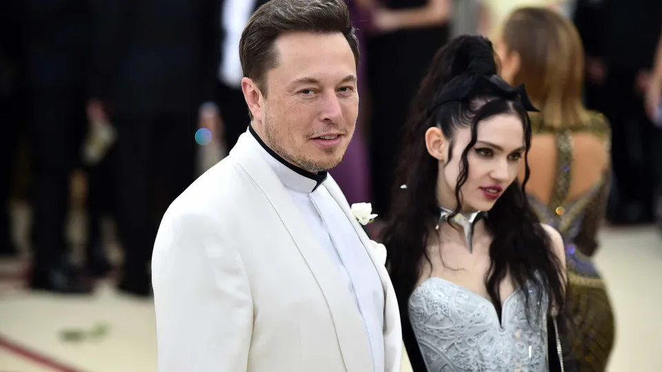 Grimes pede a Elon Musk para não ignorar a "crise médica" do filho