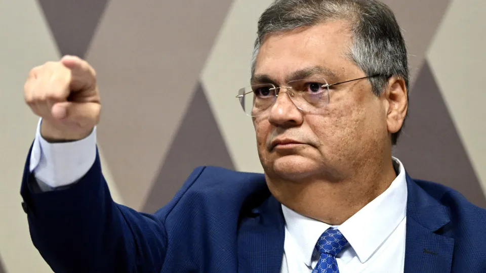 Dino manda governo explicar se emendas Pix para eventos cumprem regras